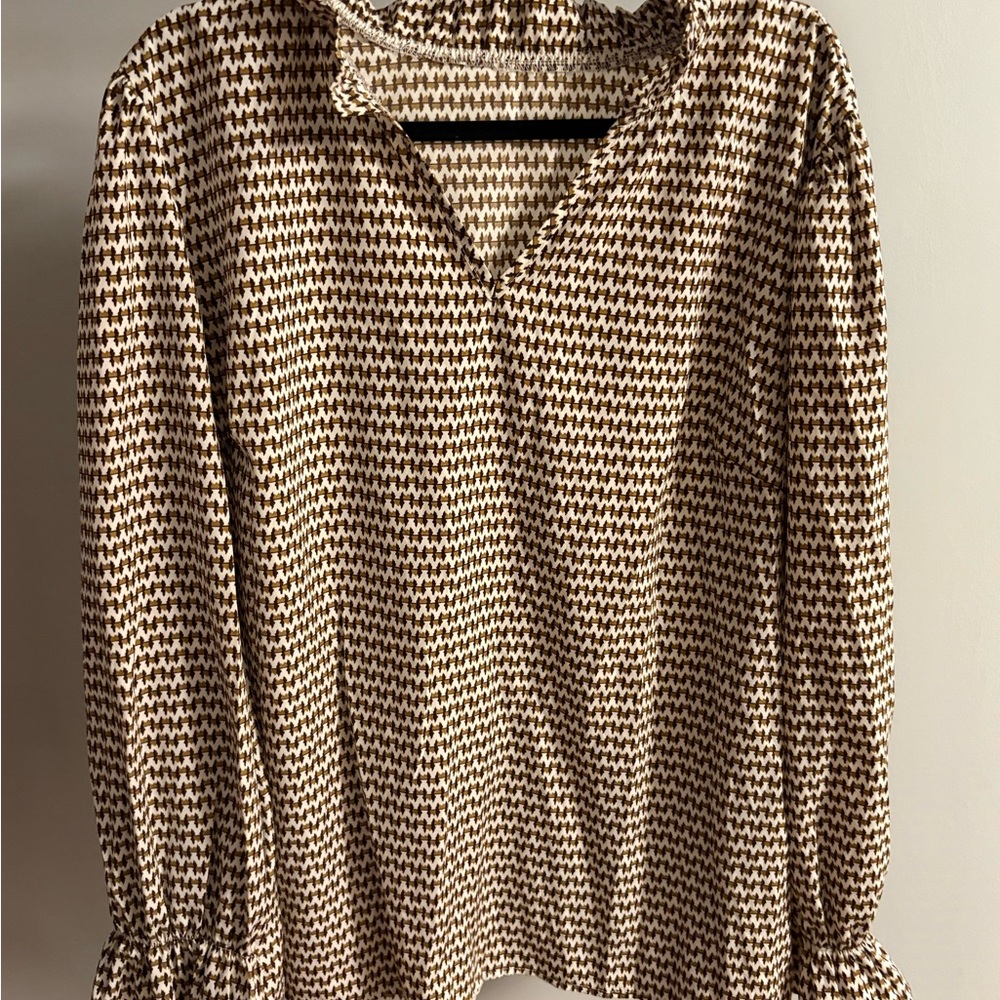 Woven Pattern Long-Sleeve Women’s Top in Brown and Cream